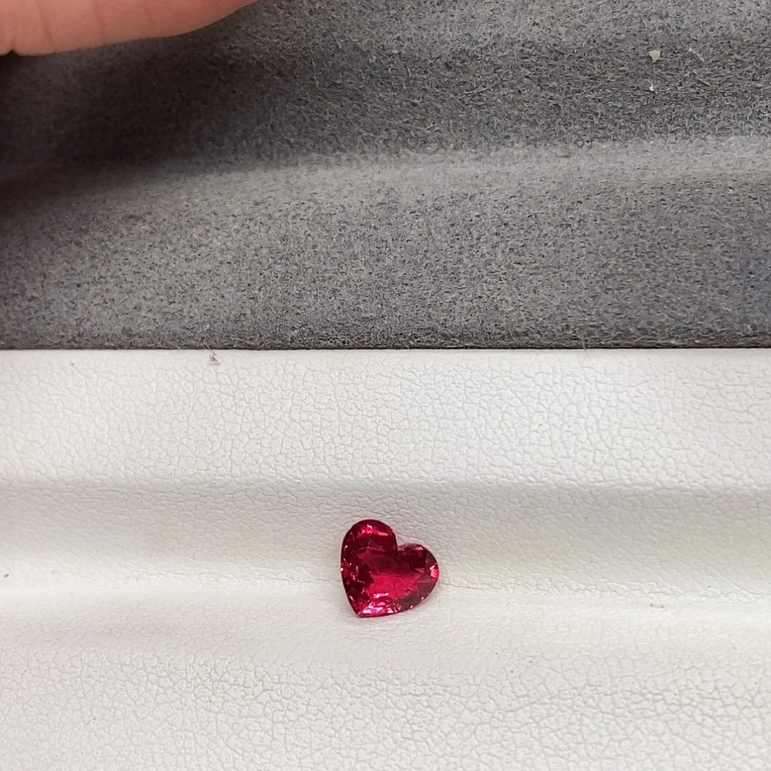 尖晶石裸石1.01克拉天然绝地武士