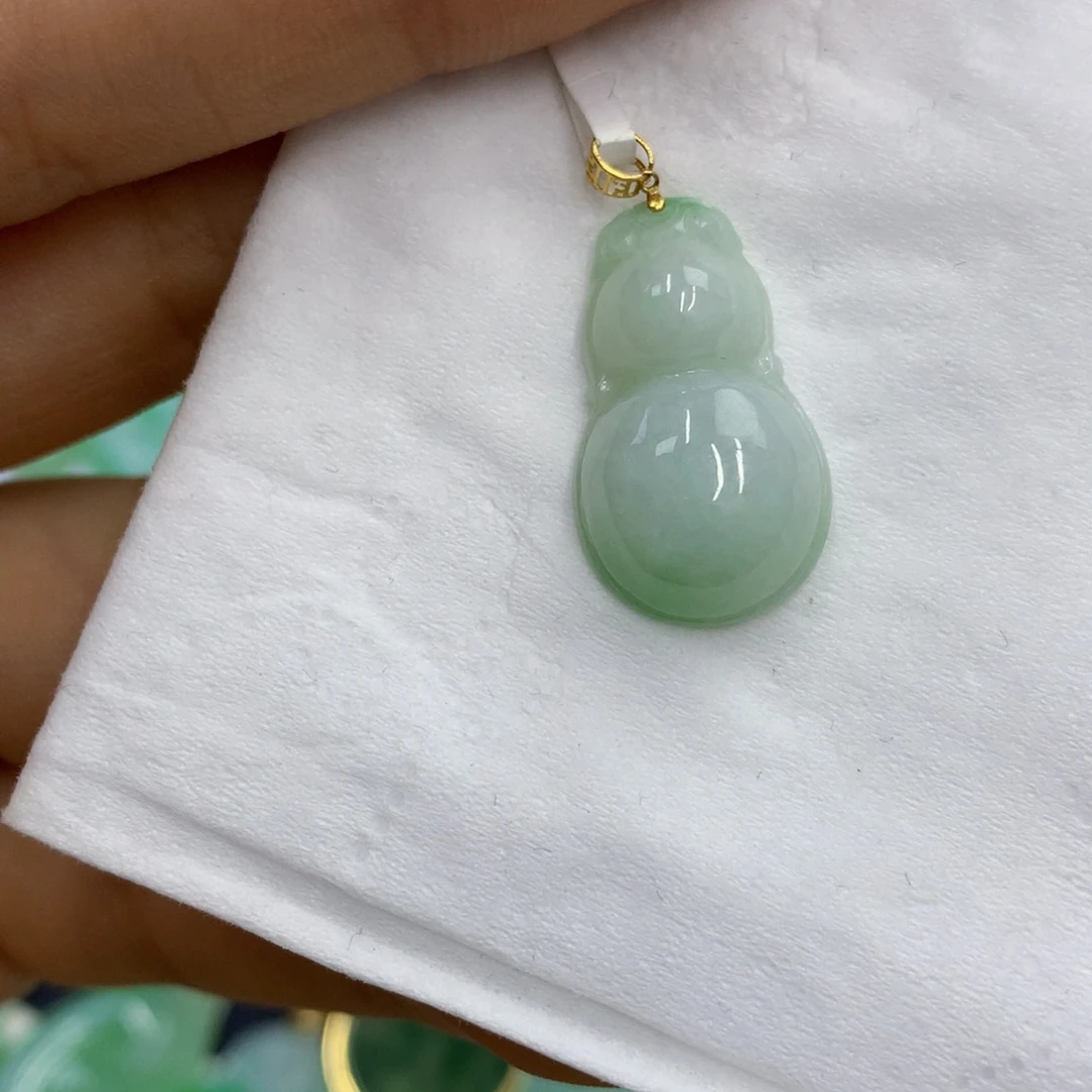 翡翠18K金镶嵌颈饰翡翠