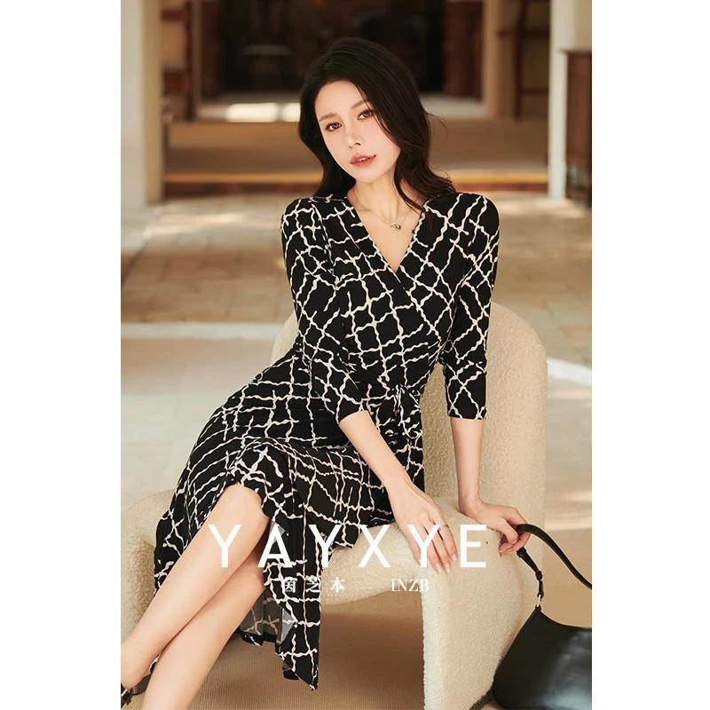 金喜法国茵芝本INZB黑底网格印花荷叶边连衣裙茶歇日常裹身裙夏季