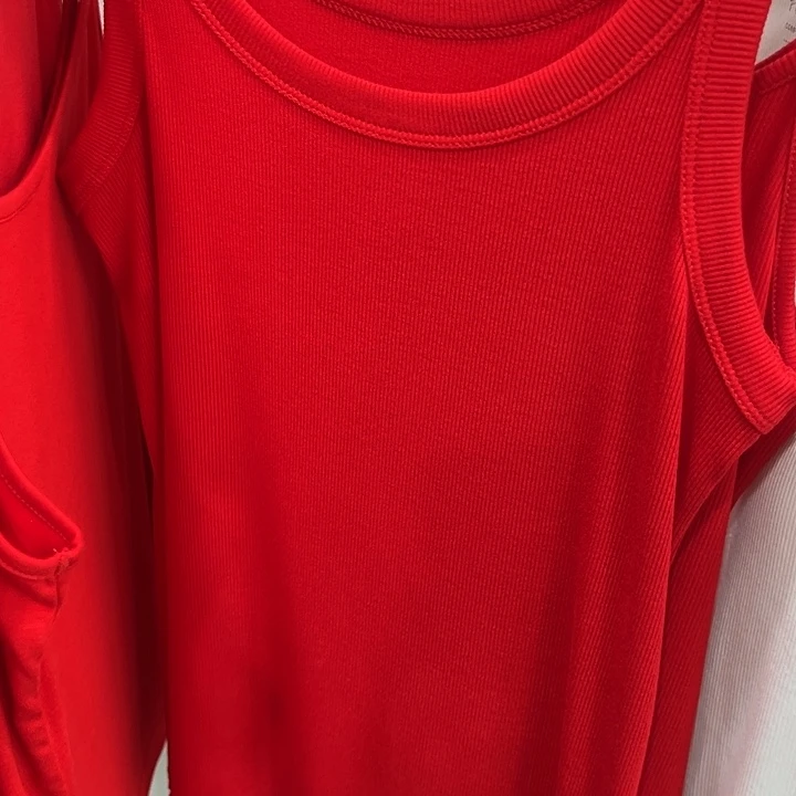 红色宽带螺纹背心
