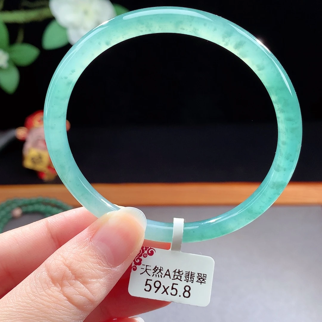 未镶嵌手镯（圆镯）翡翠