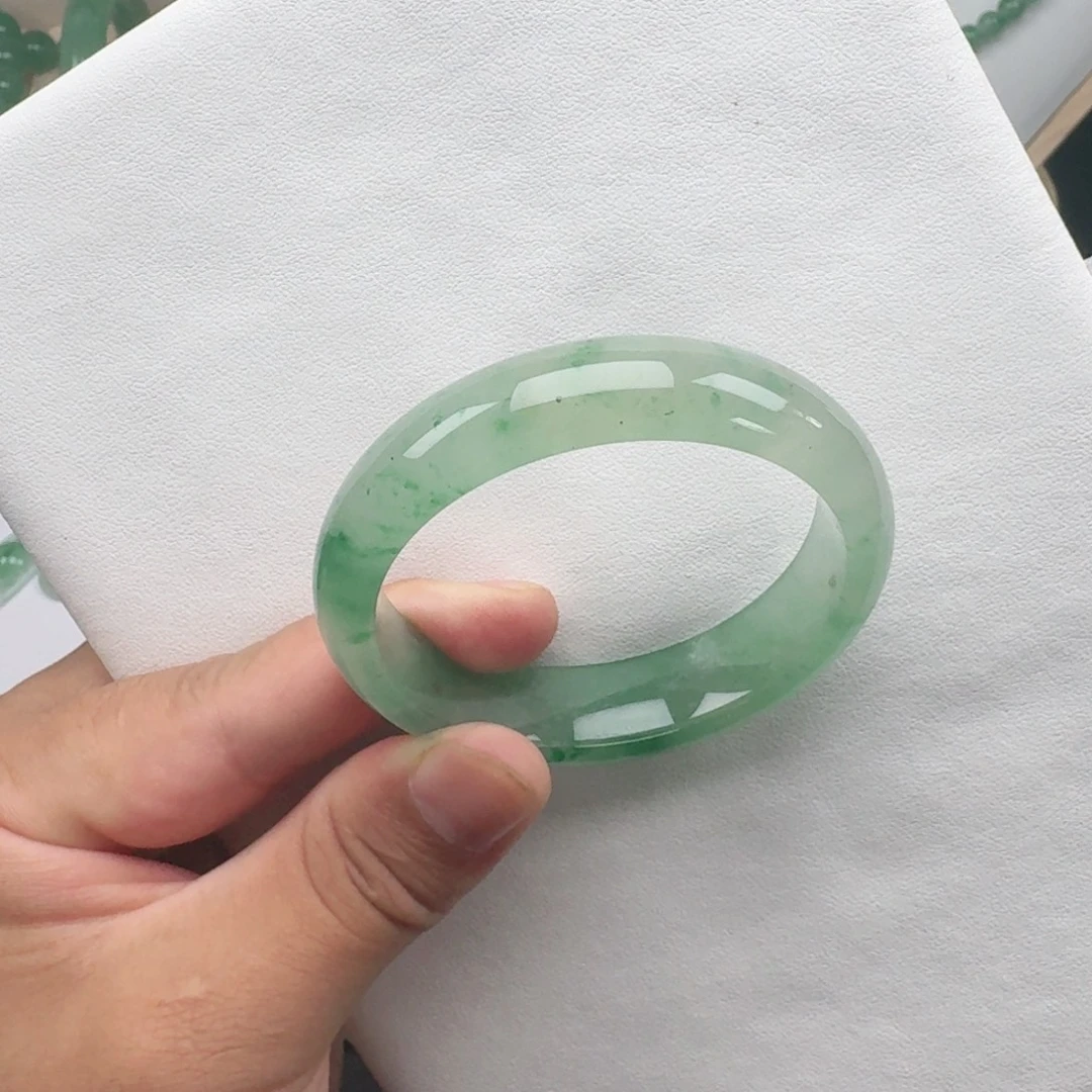石英质玉（非洲翠）合金手镯51.4