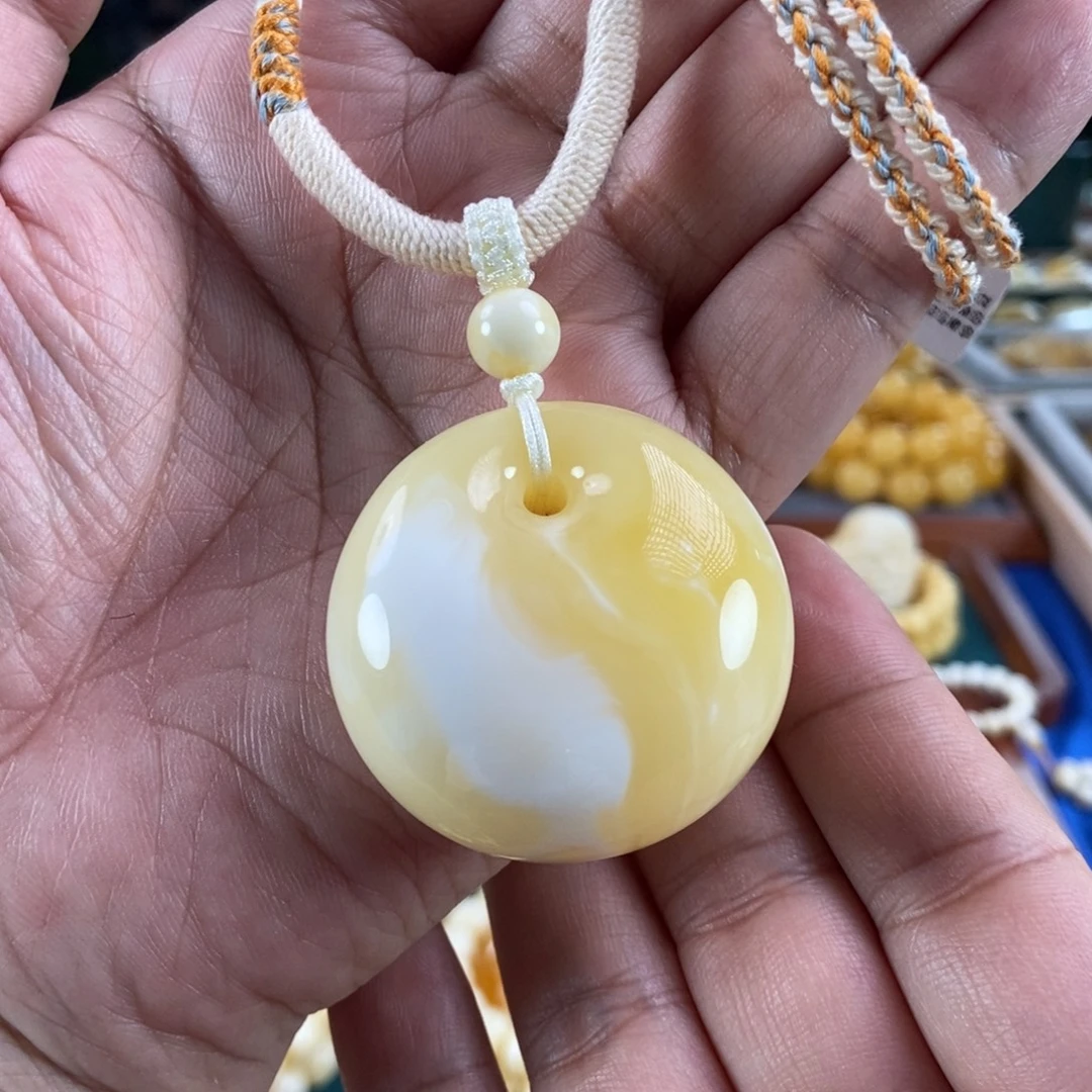 琥珀未镶嵌珠宝奇石瓷白花蜡公主扣21.66