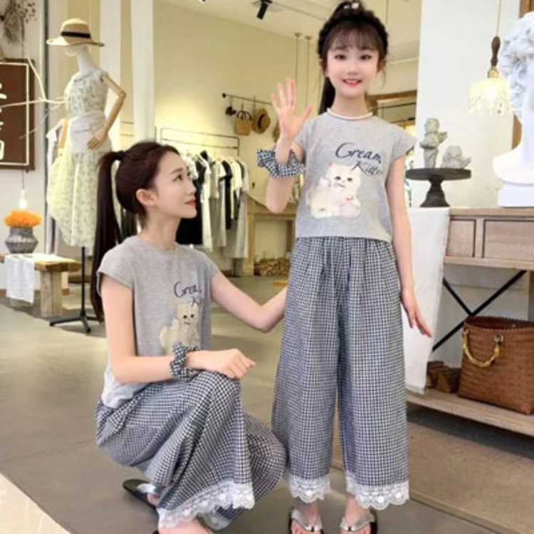 2025新款女孩休闲风显瘦宽松阔腿裤猫咪格子套装短袖亲子装
