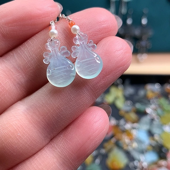 未镶嵌蛇纹石玉耳饰