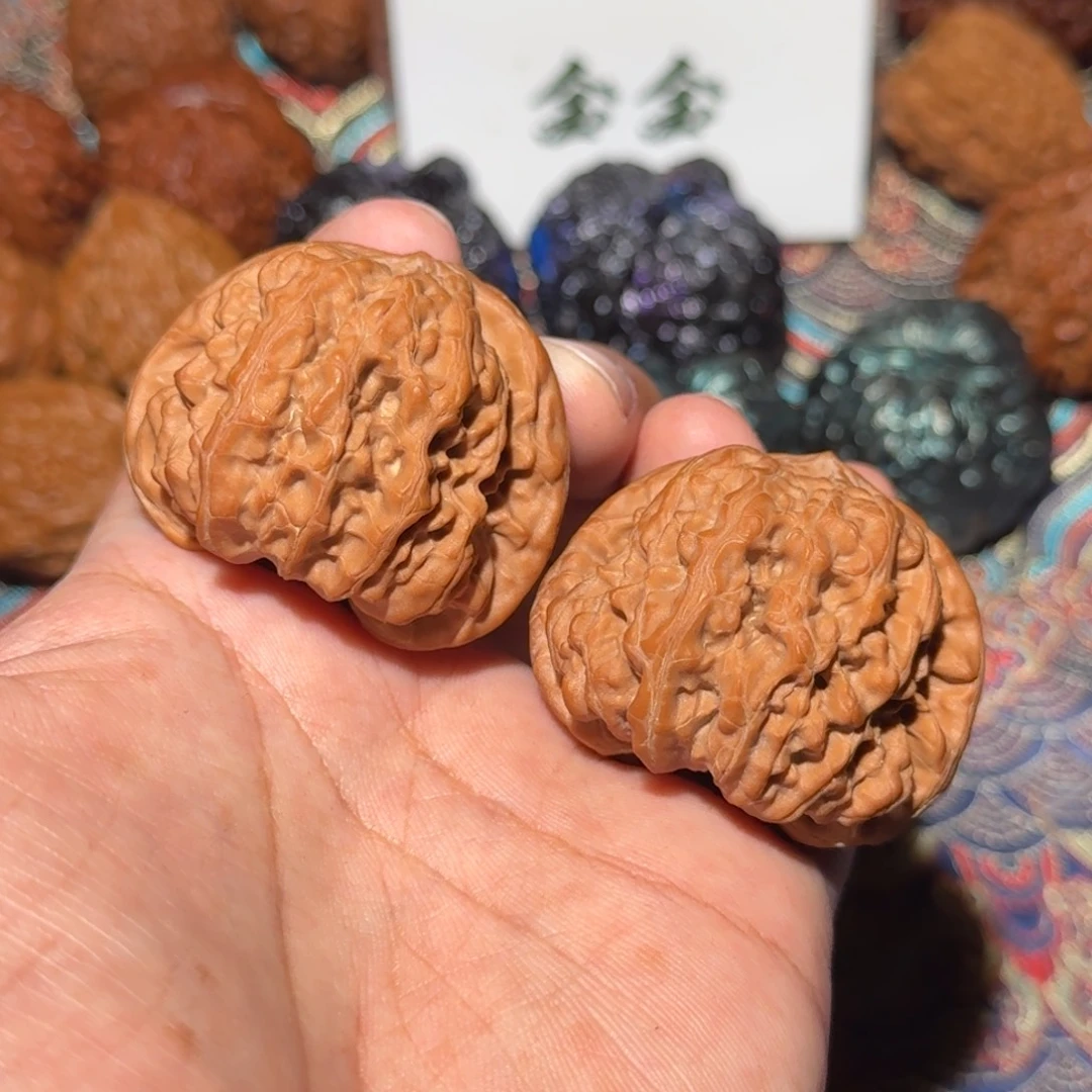 核桃把件1780平谷凹底，尺寸44 42 40