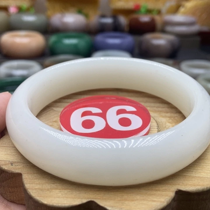 未镶嵌手镯石英质玉