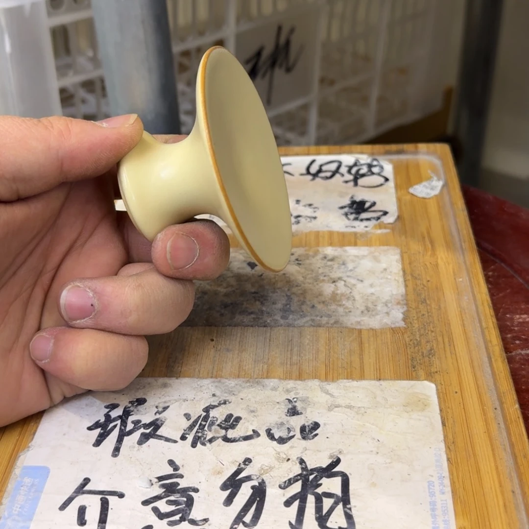 瑕疵介意勿拍陶瓷器皿B925