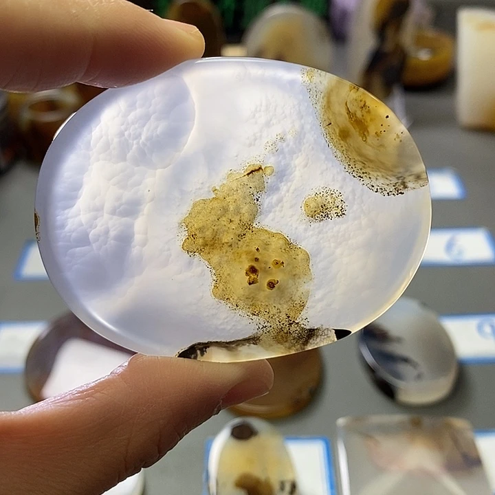 玛瑙/玉髓未镶嵌珠宝半成品57兔子