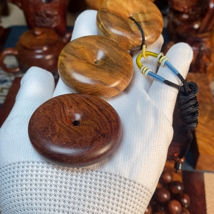 出***开黄花梨/降香黄檀把件