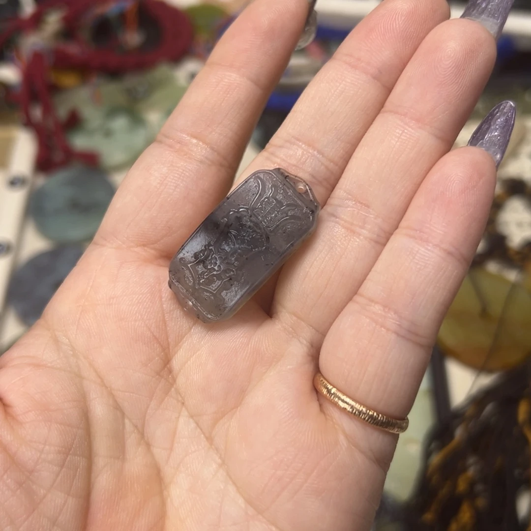 蛇纹石玉颈饰合金