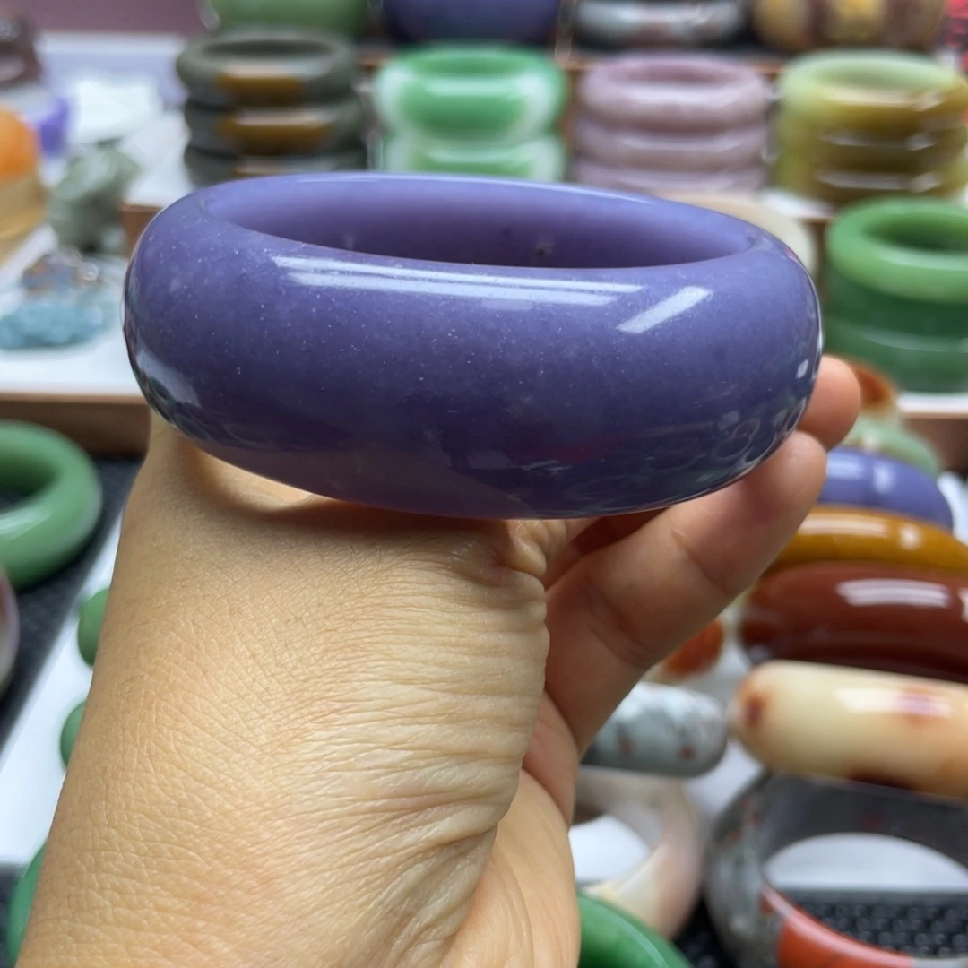 张***红石英岩玉未镶嵌手镯