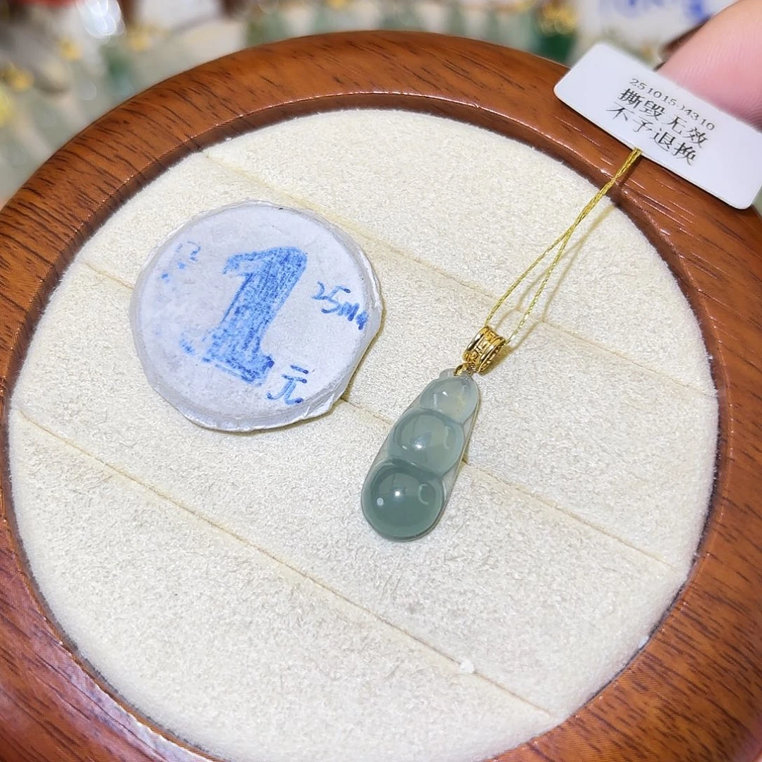 翡翠18K金镶嵌颈饰豆子