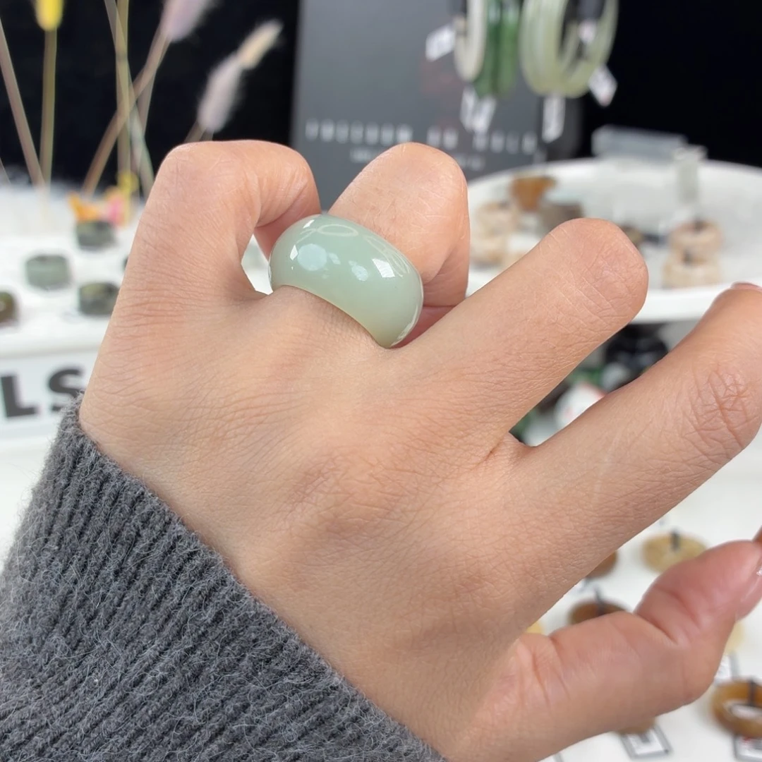 和田玉未镶嵌戒指i47奶绿轮胎16.1不退换