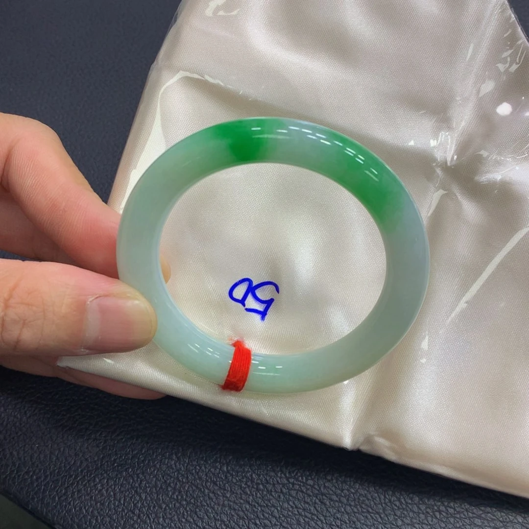 翡翠手镯（圆镯）未镶嵌翡翠