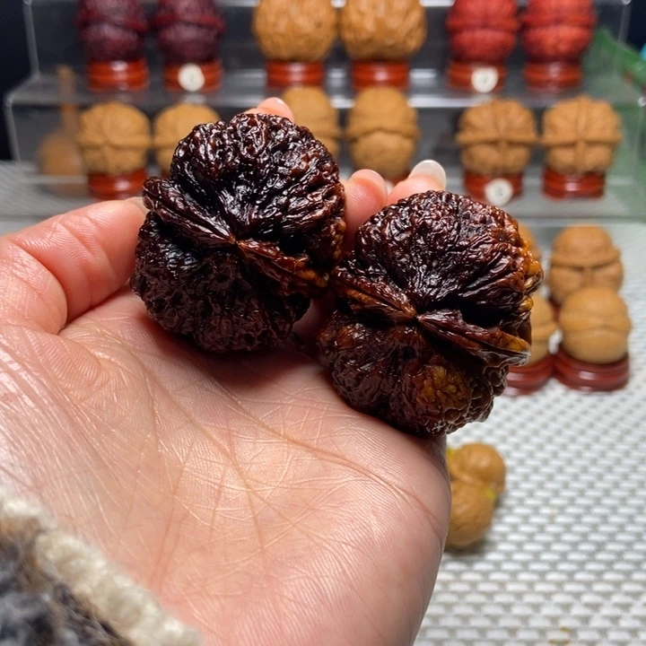 文玩核桃把件30吞金兽