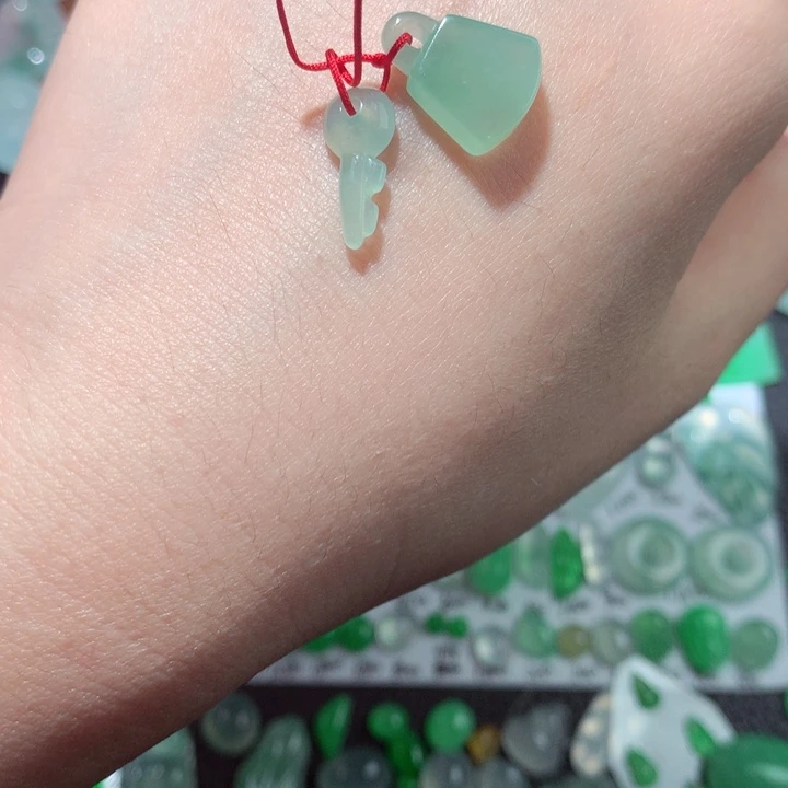 翡翠未镶嵌颈饰翡翠