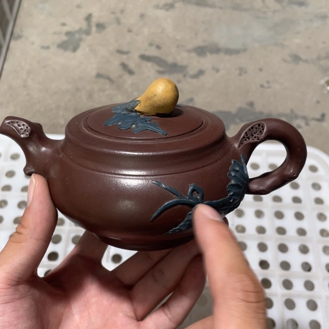 紫砂茶壶老厂紫砂壶一件。