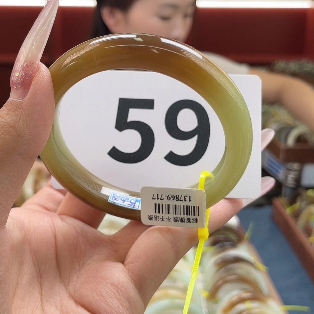 未镶嵌手镯和田玉强推大漏！