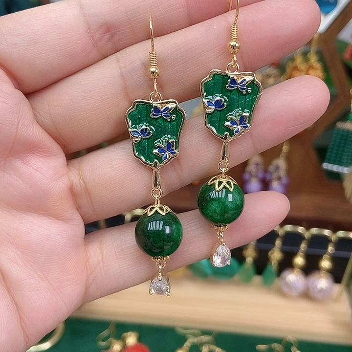 石英质玉合金耳饰