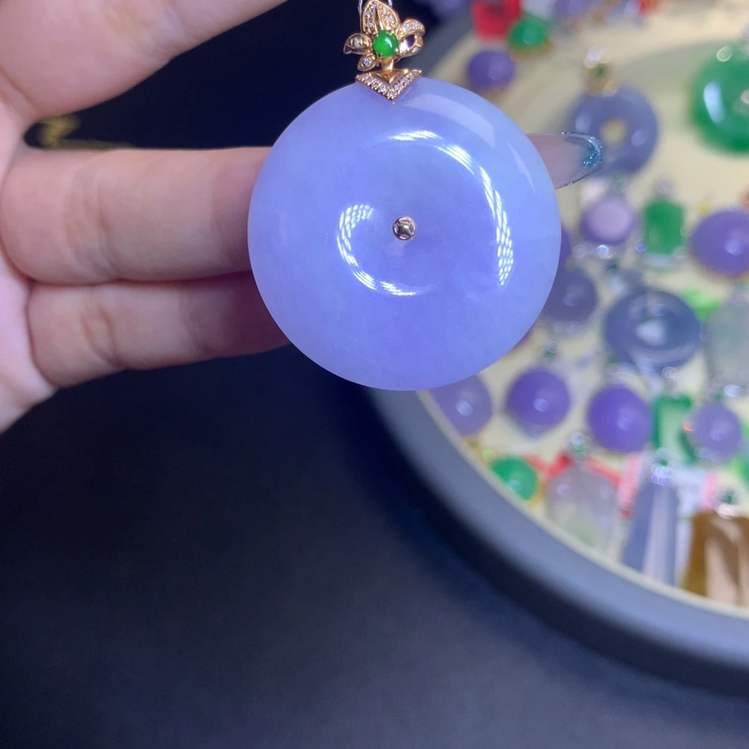 颈饰18K金镶嵌翡翠