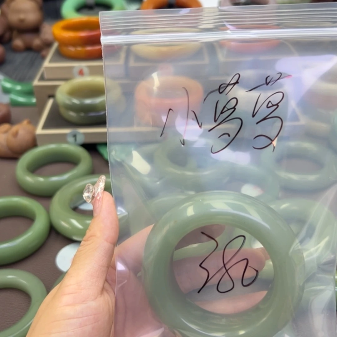 未镶嵌手镯石英岩玉小*萝