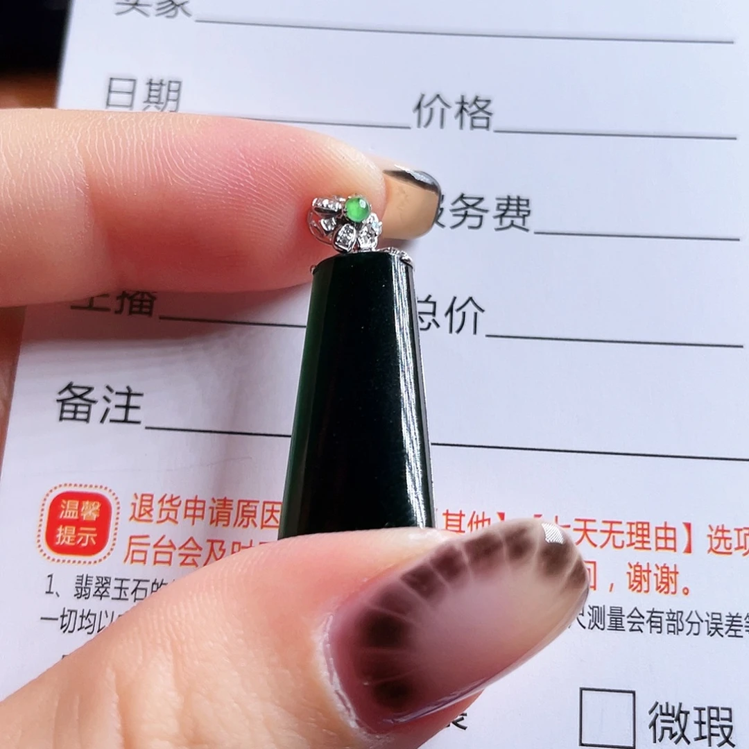翡翠18K金镶嵌颈饰翡翠