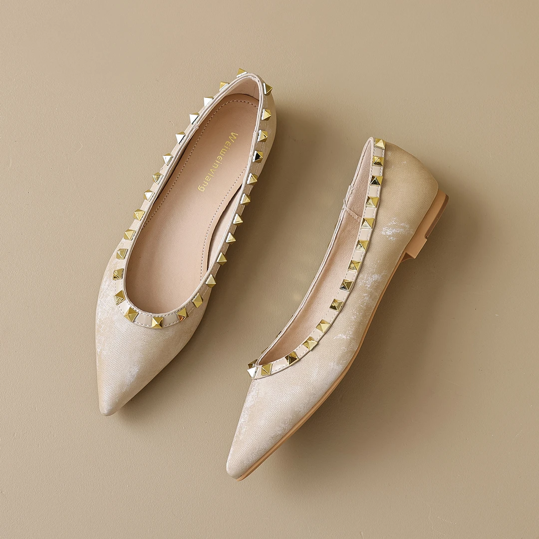 法式气质尖头单鞋女2025年春夏新款百搭浅口铆钉平底瓢鞋配裙子