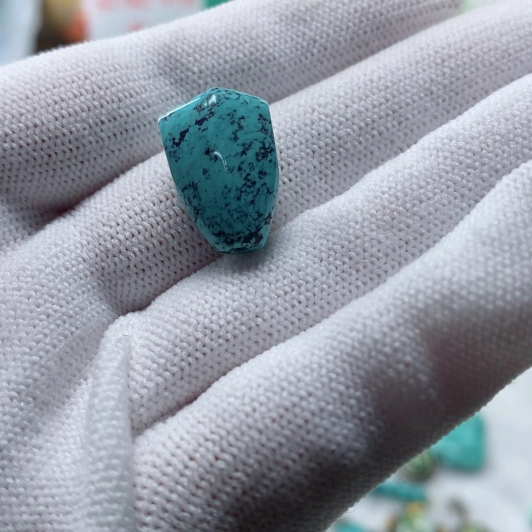 绿松石颈饰未镶嵌