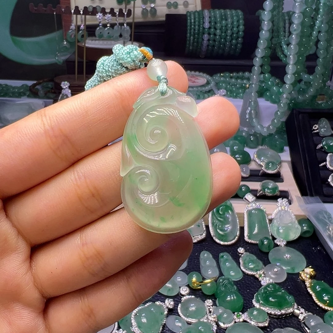 石英质玉（非洲翠）未镶嵌颈饰