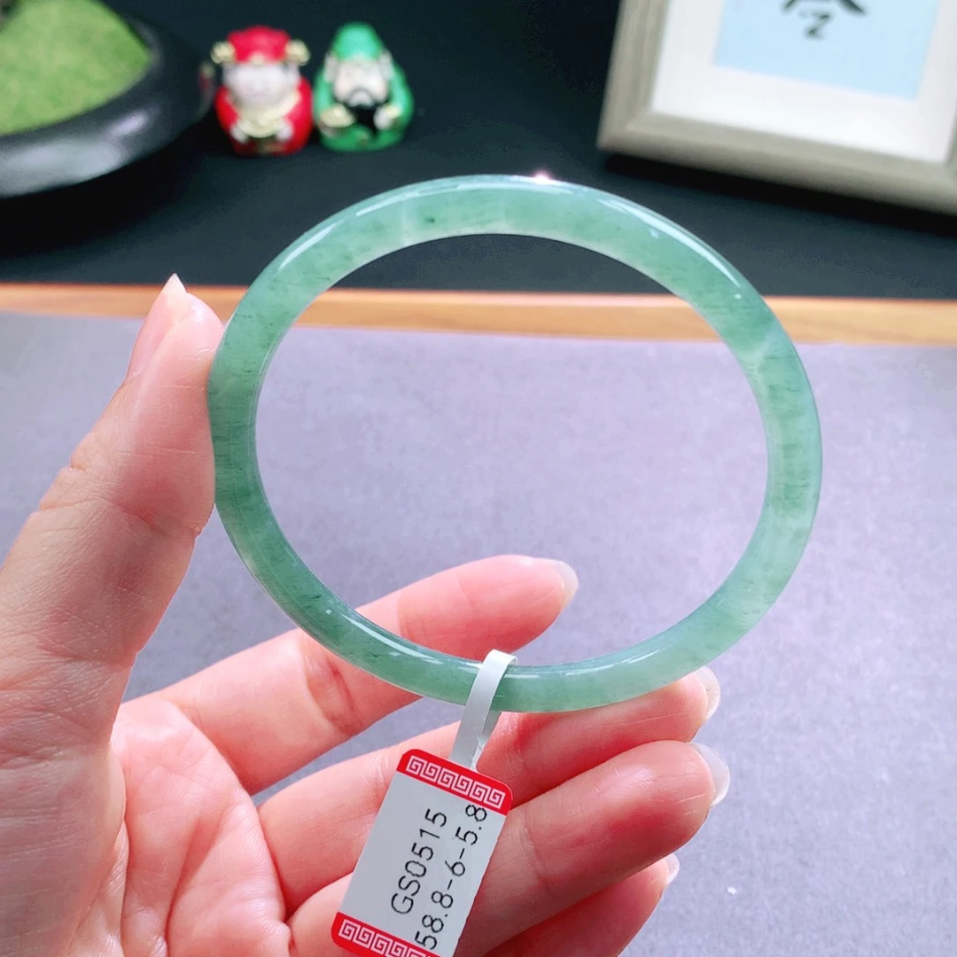 翡翠手镯未镶嵌天然翡翠手镯