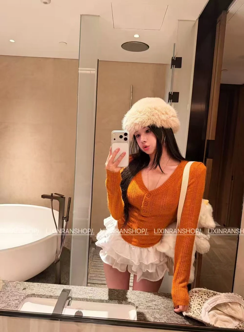 李欣然【冬日美纪 】韩版简约V领长袖针织衫女百搭短款上衣AB2037