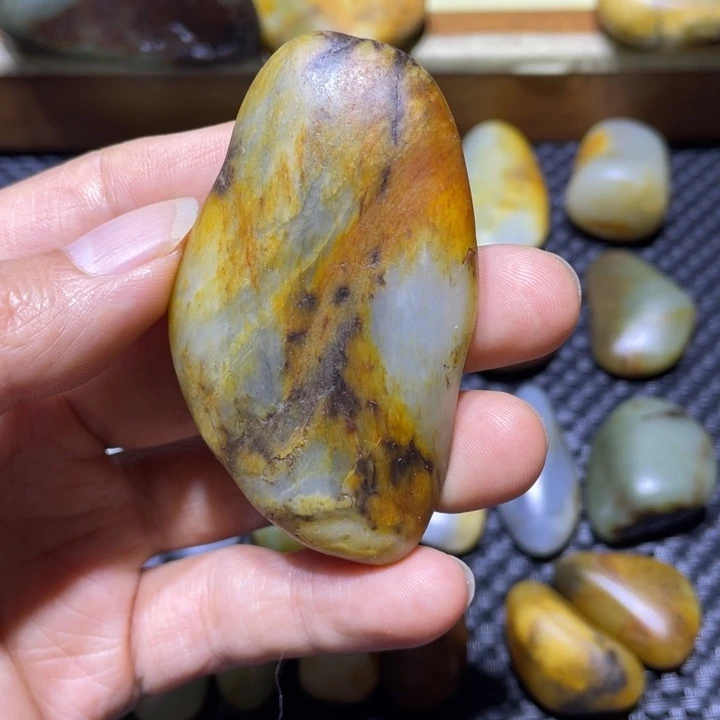 和田玉未镶嵌珠宝奇石