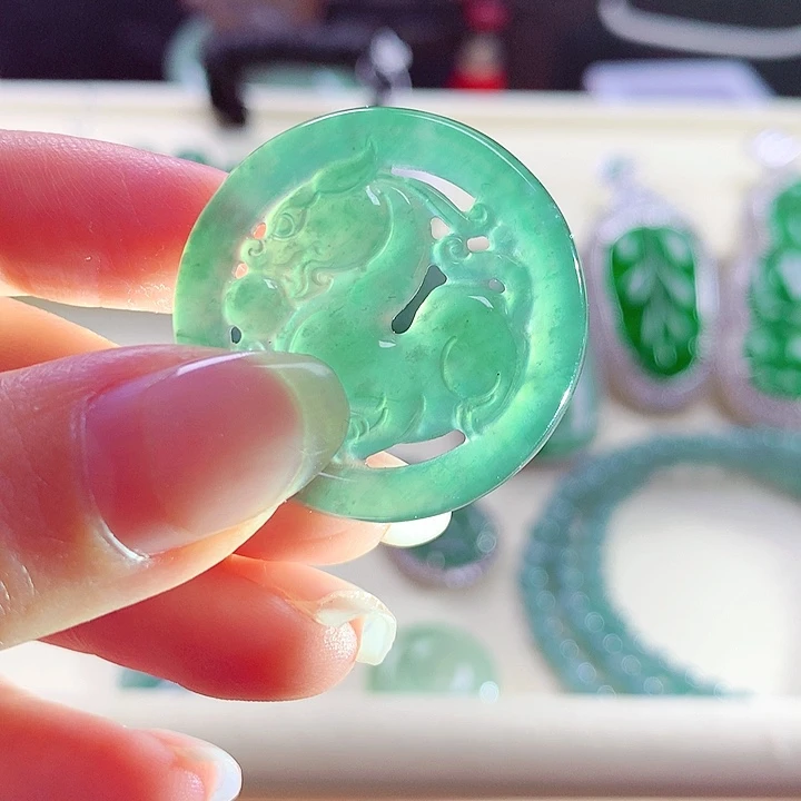 翡翠颈饰未镶嵌天然