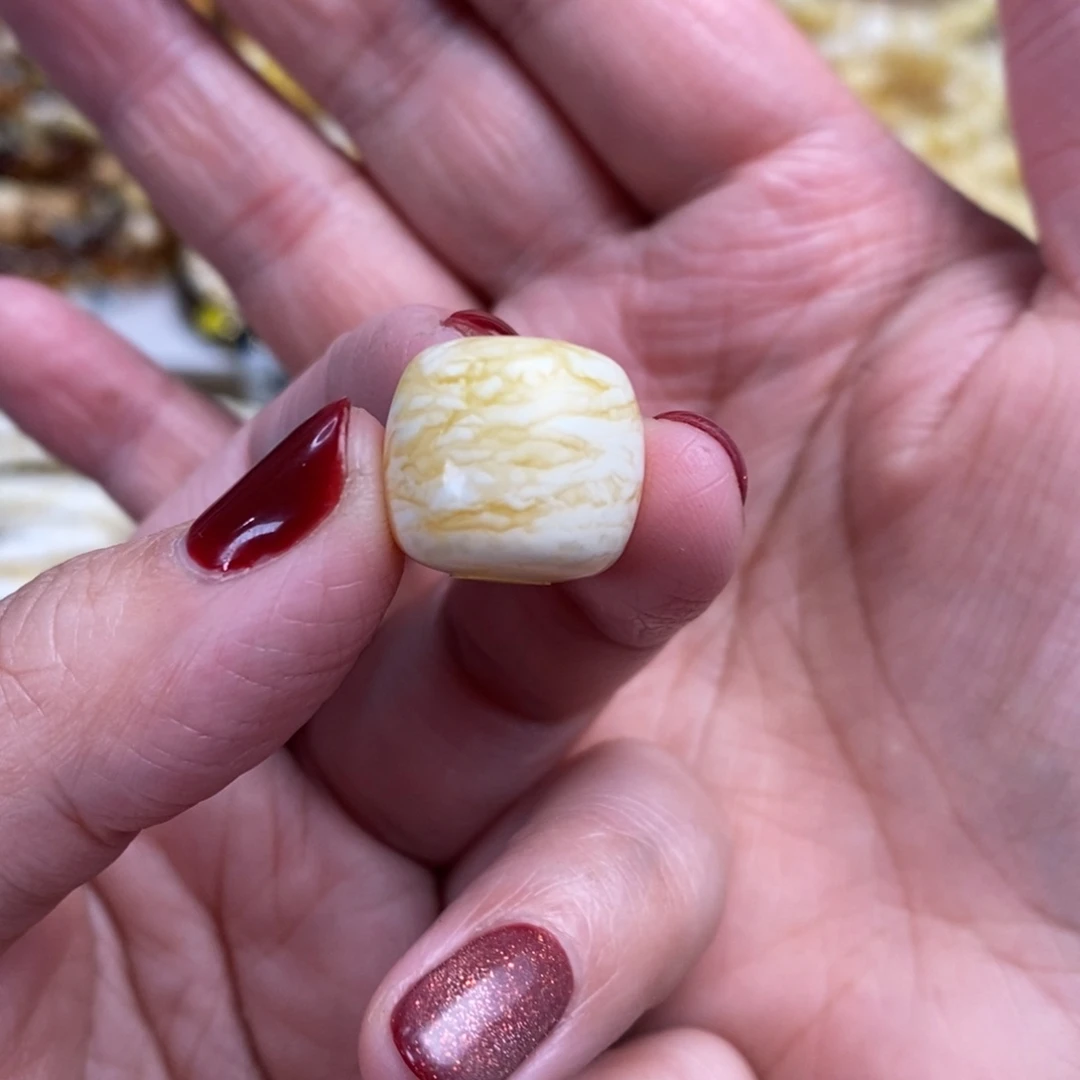 琥珀裸石未镶嵌虎皮千层雪老型单珠15.6