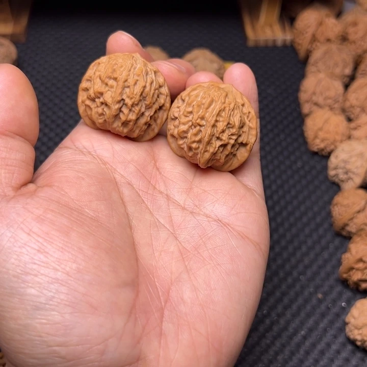 文玩核桃吊坠小狮子