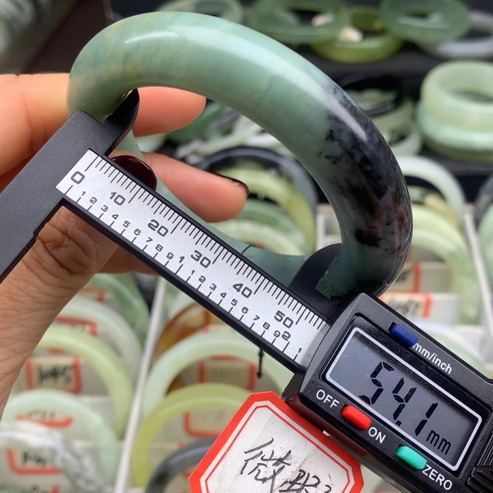 蛇纹石玉未镶嵌手镯1066