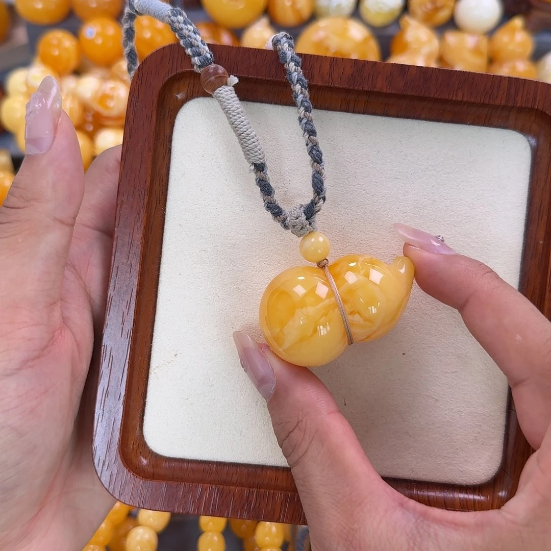 蜜蜡未镶嵌珠宝奇石