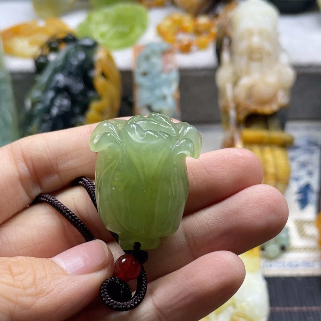 蛇纹石玉颈饰未镶嵌