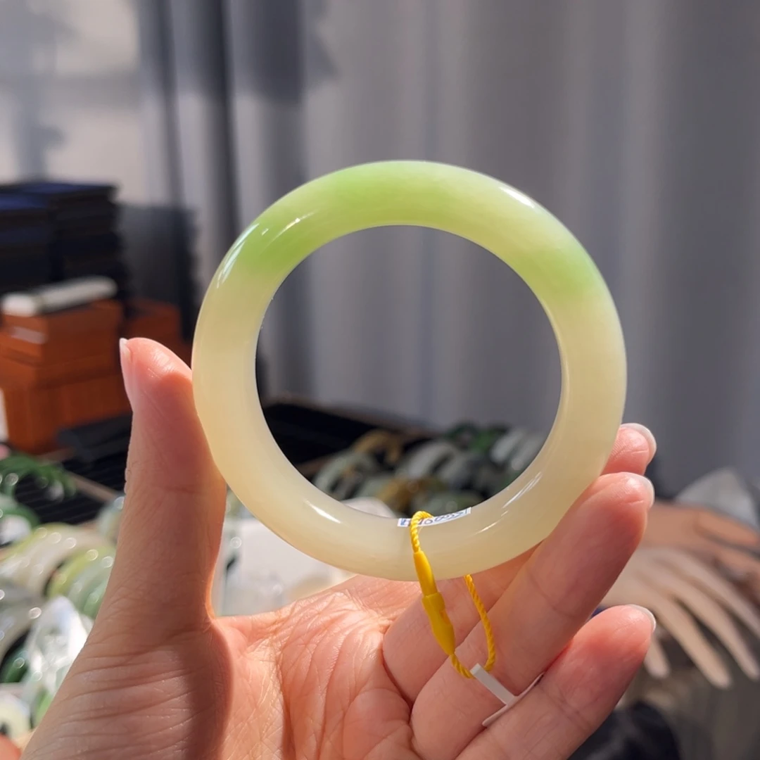 和田玉未镶嵌手镯  「冰翠」