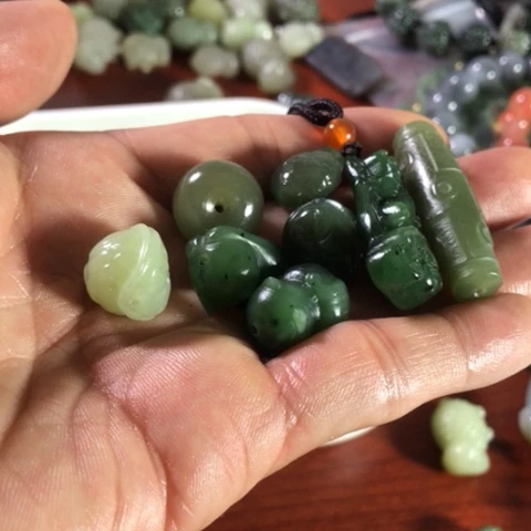 颈饰未镶嵌和田玉（糖玉）娜**妮