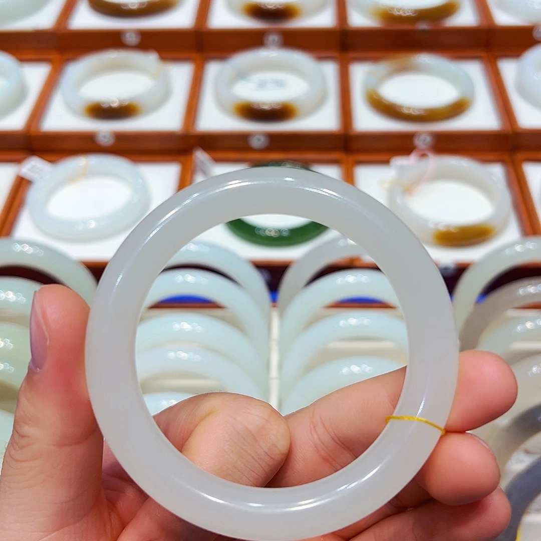 和田玉未镶嵌手镯荔枝冻