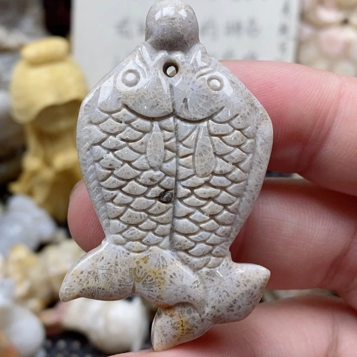 颈饰未镶嵌硅化珊瑚（珊瑚玉）