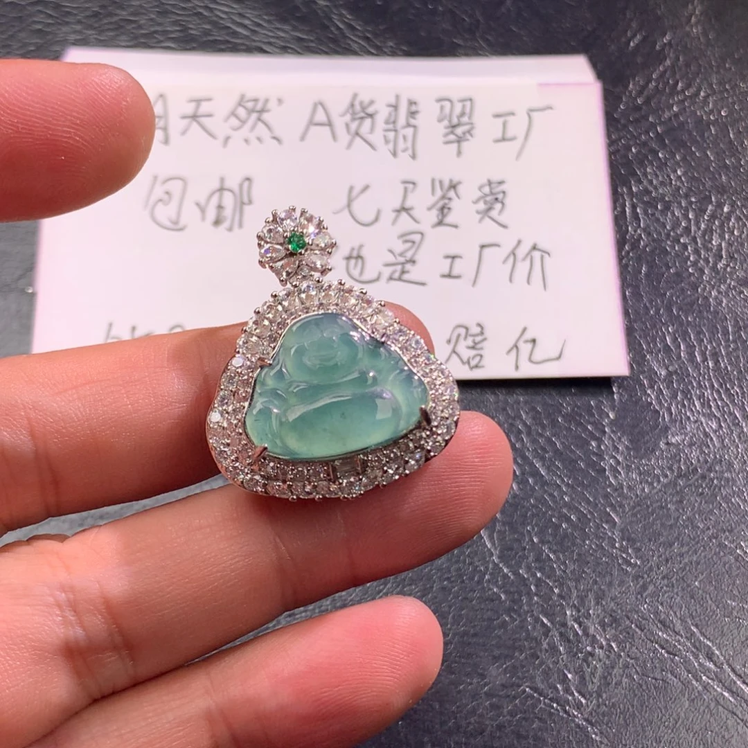 翡翠未镶嵌颈饰佛公