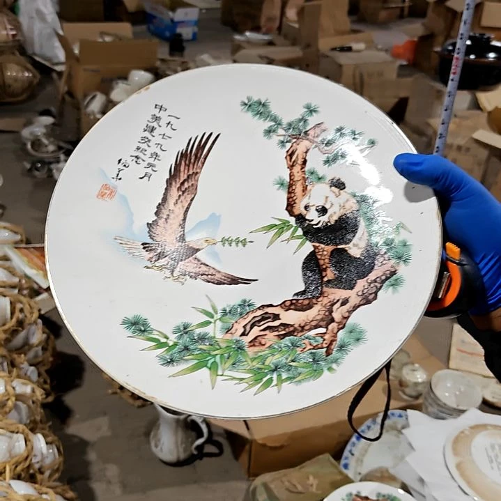 盘子碗茶壶啥都有