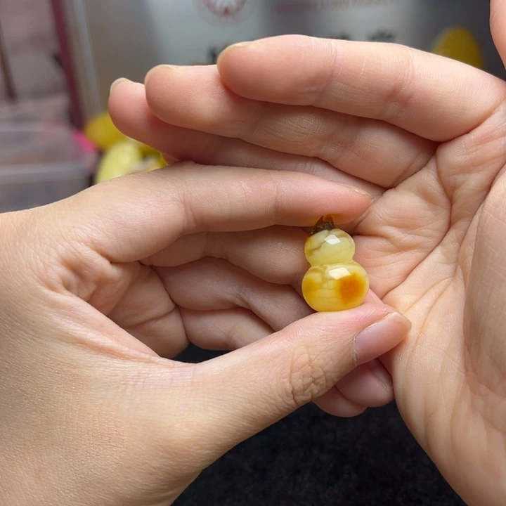 樱***H琥珀未镶嵌珠宝奇石