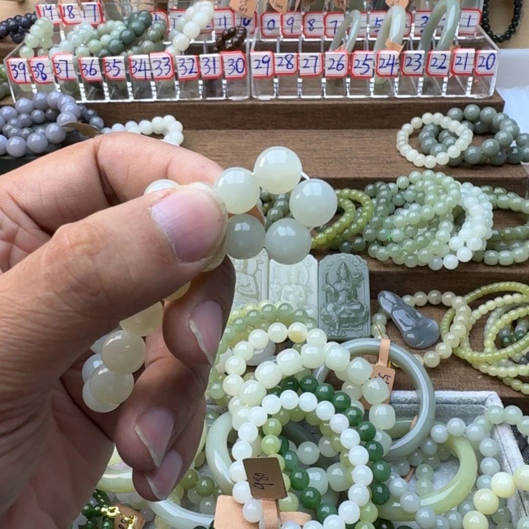 是***吖和田玉未镶嵌手链