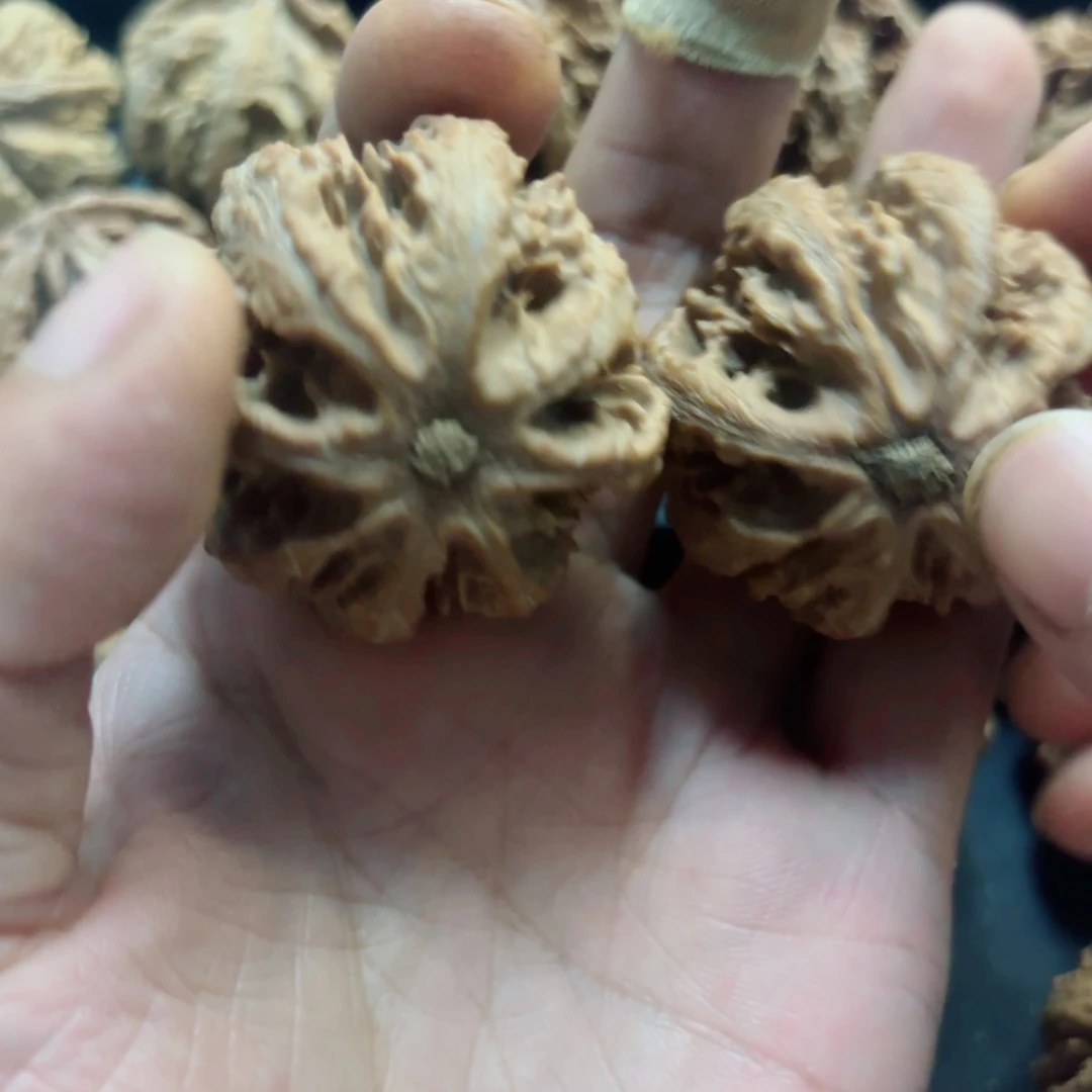 饱***顿文玩核桃吊坠8999999999996