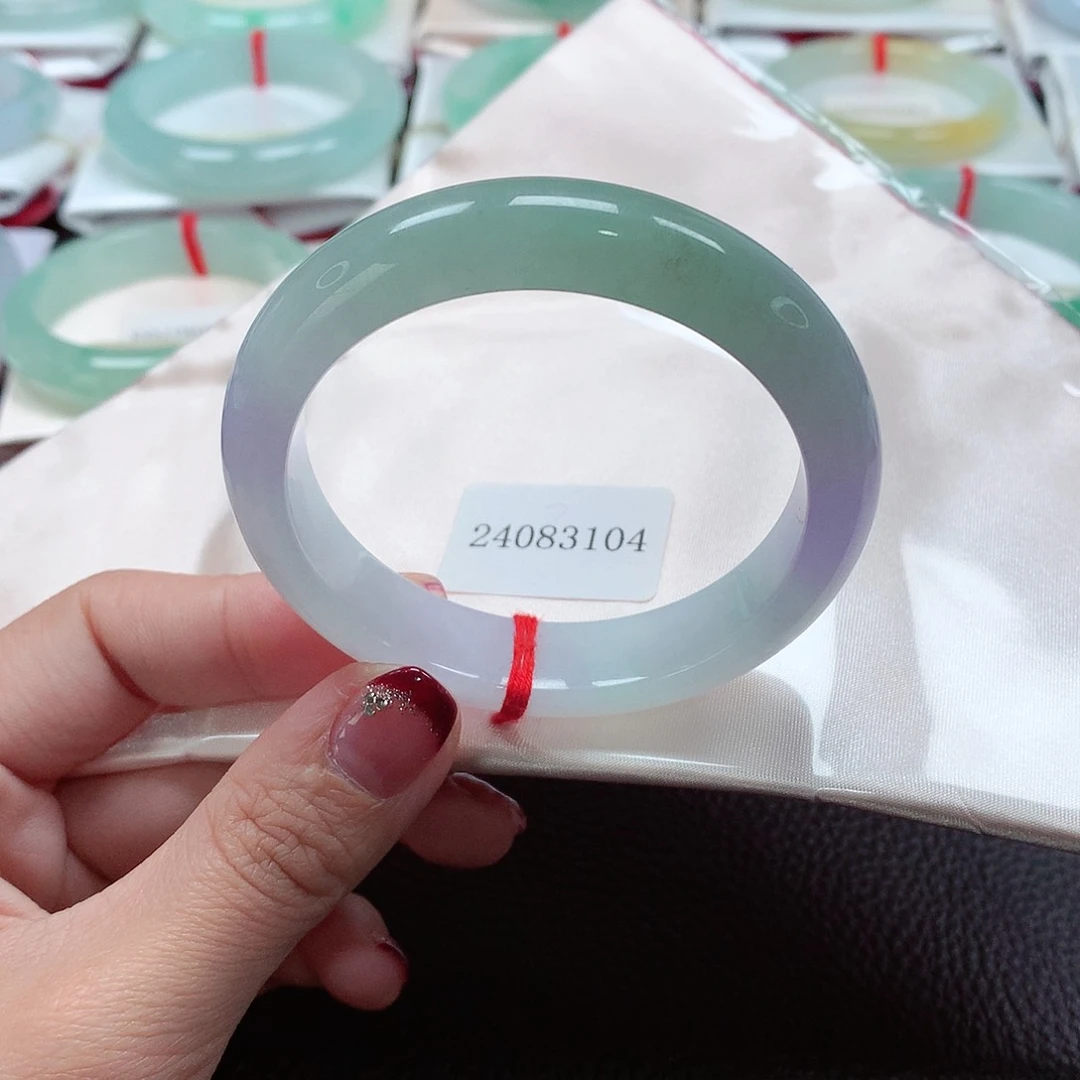 翡翠手镯未镶嵌天然A货翡翠