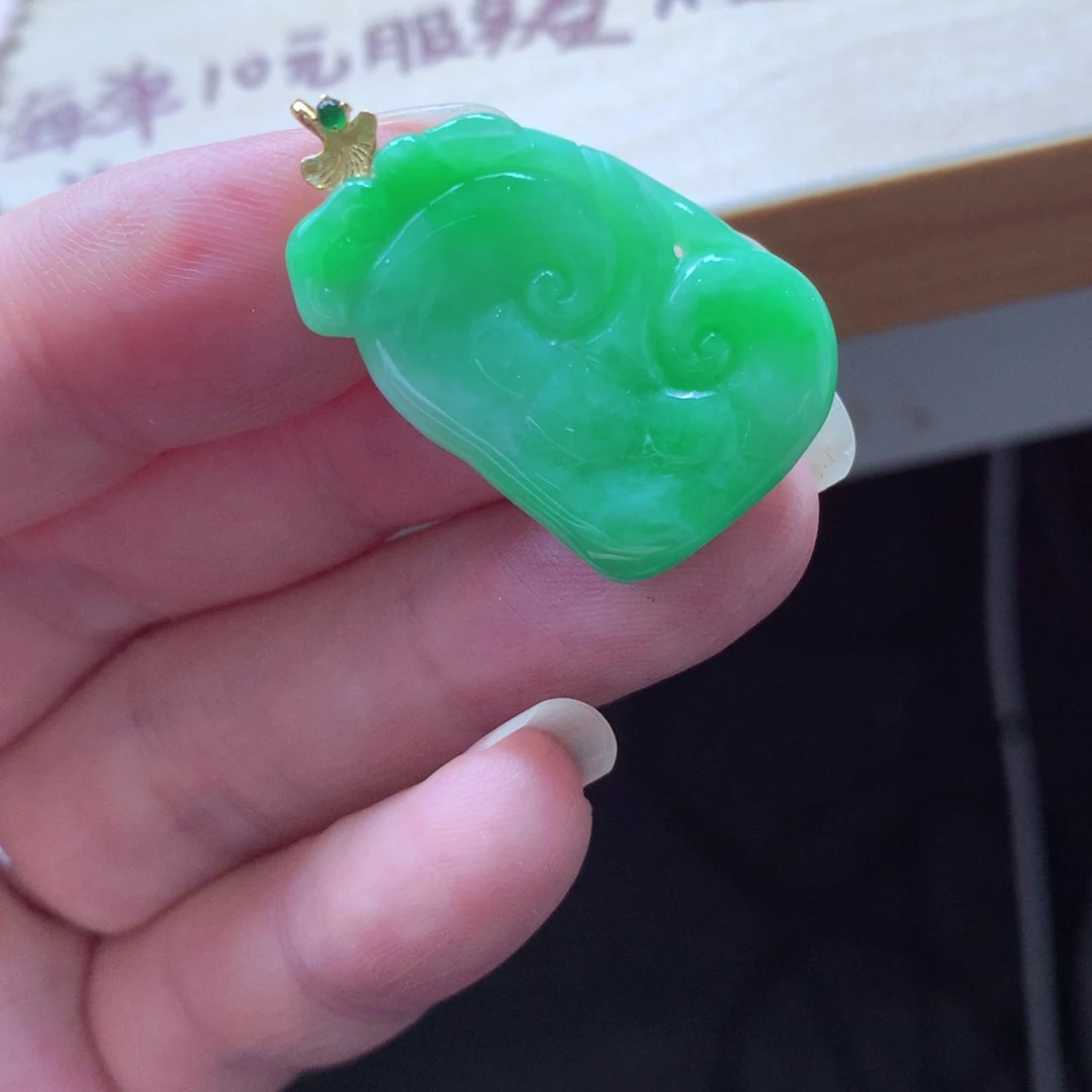 翡翠颈饰18K金镶嵌吊坠